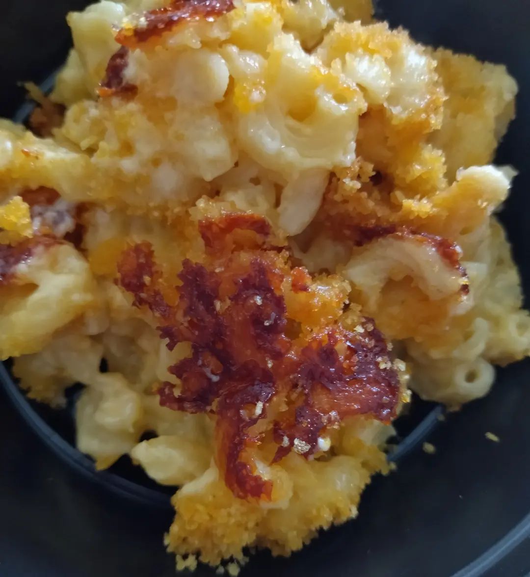 old fashioned baked mac and cheese closeup (photo credit: Varda Epstein)